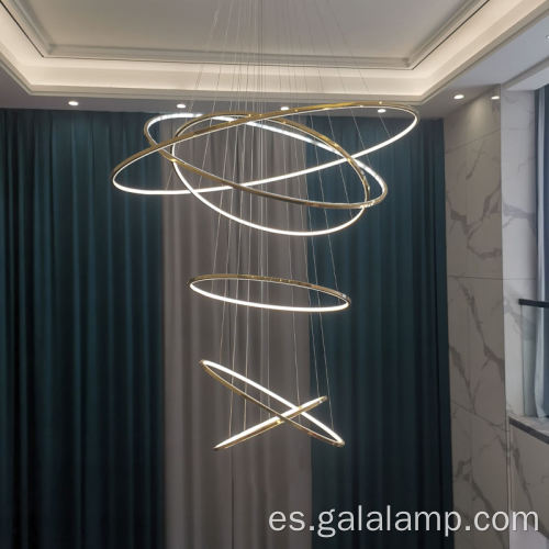 Lámpara LED de lujo con anillo en espiral